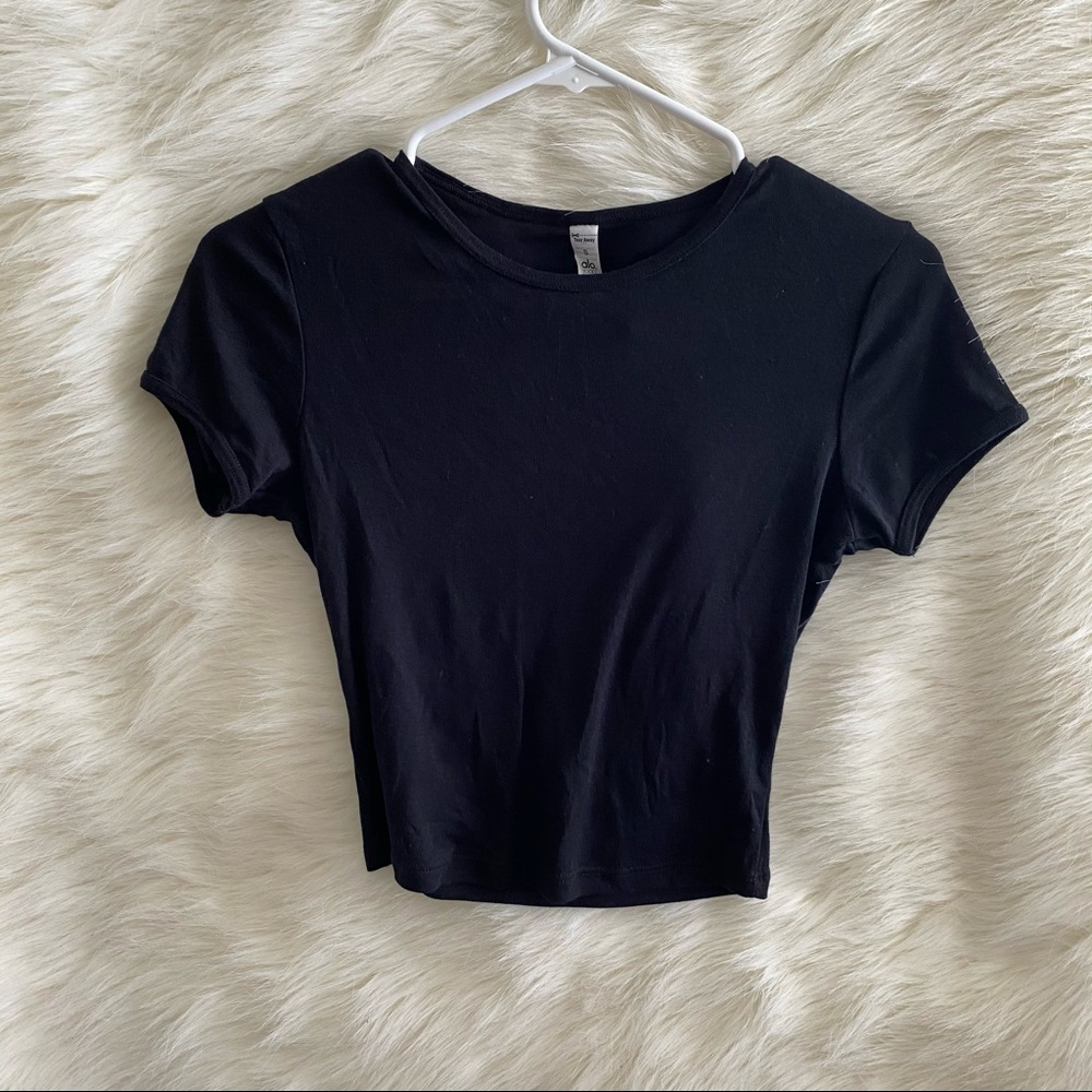 🆕 Alo Yoga Cropped Black Tee
